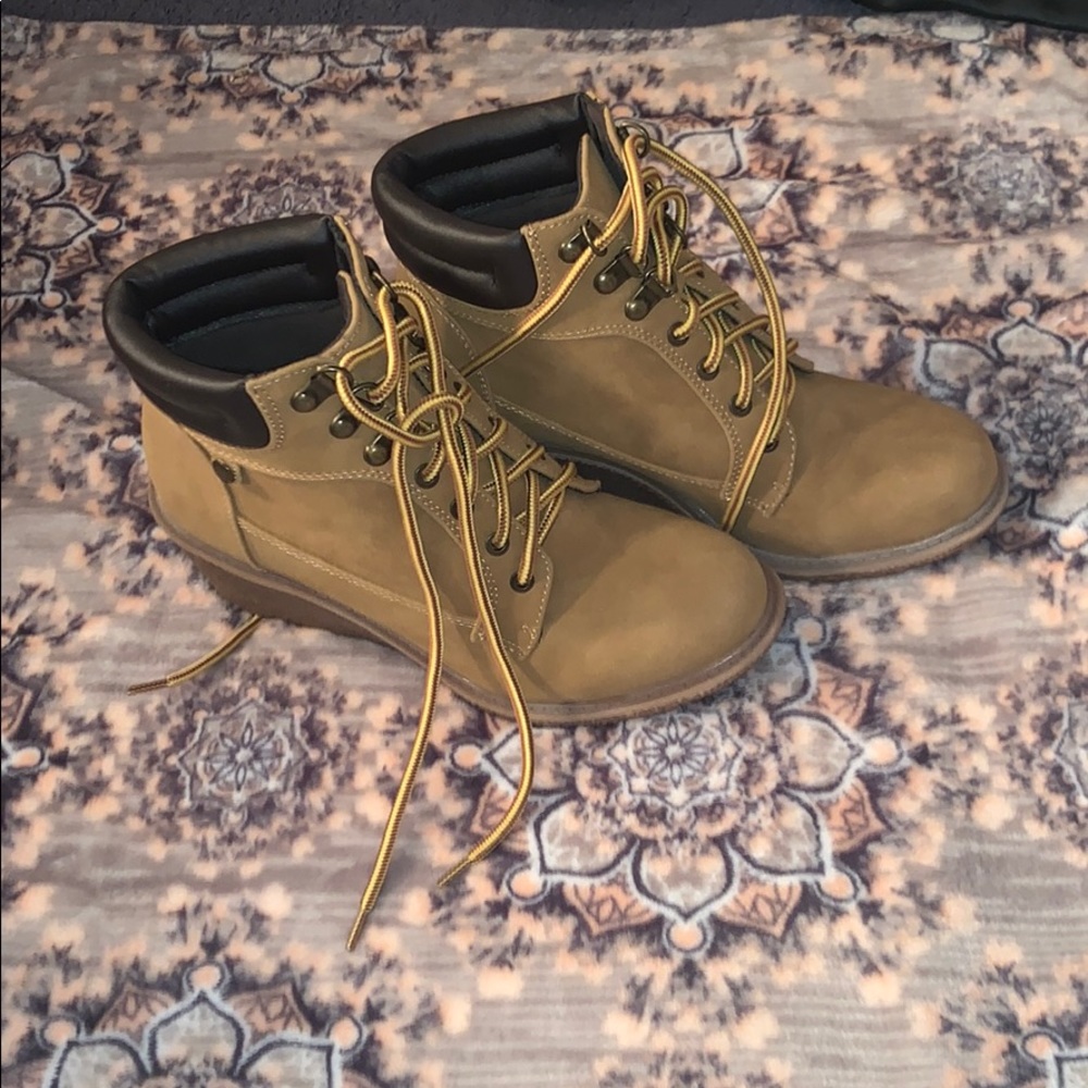 Wedged Worker Boots